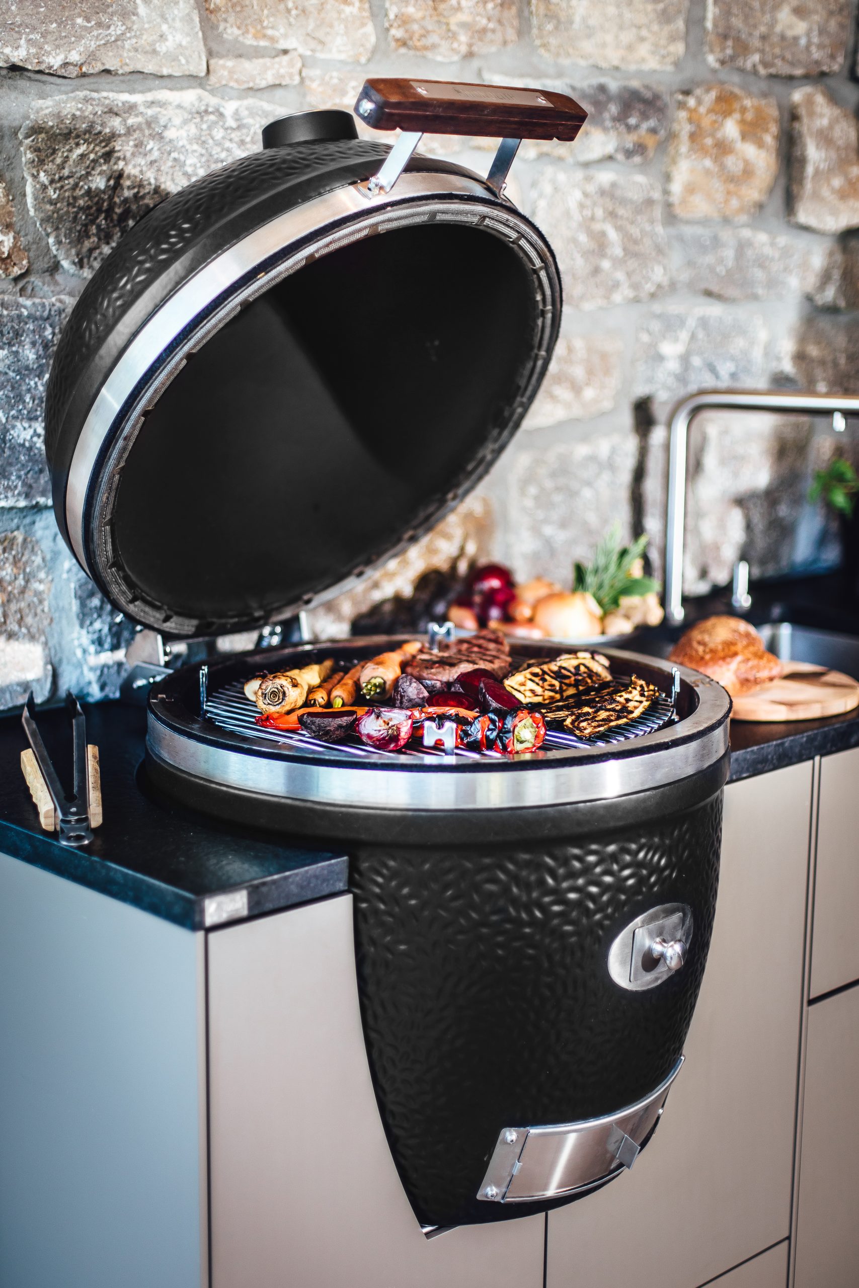 Grillen mit Kamado Grill aus Keramik