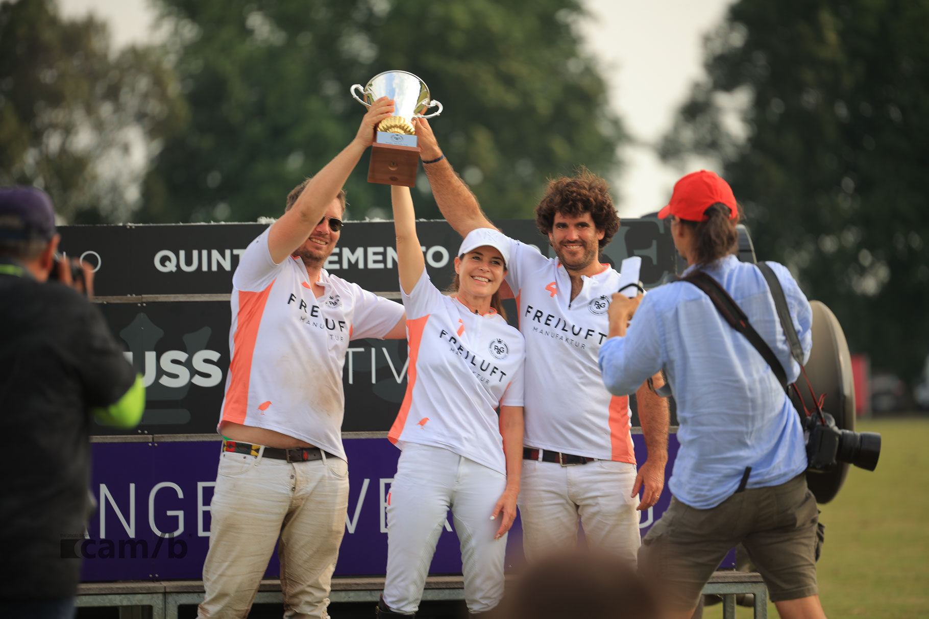 Der Moment des Erfolgs – unser Team holt sich den Sieg im Silver Cup.