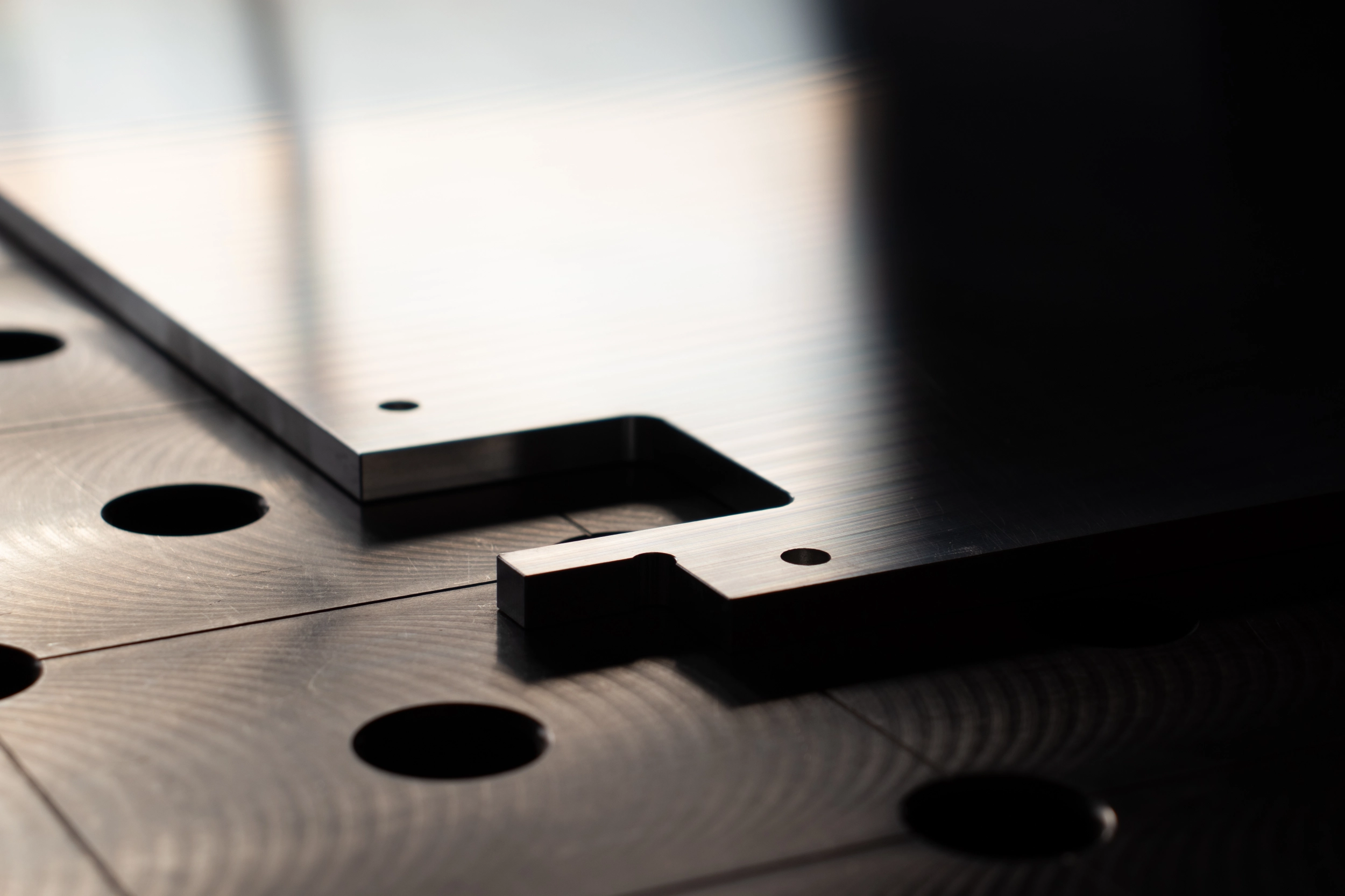 Metallplatte mit passgeneauer Aussparung für FREILUFT Küchen